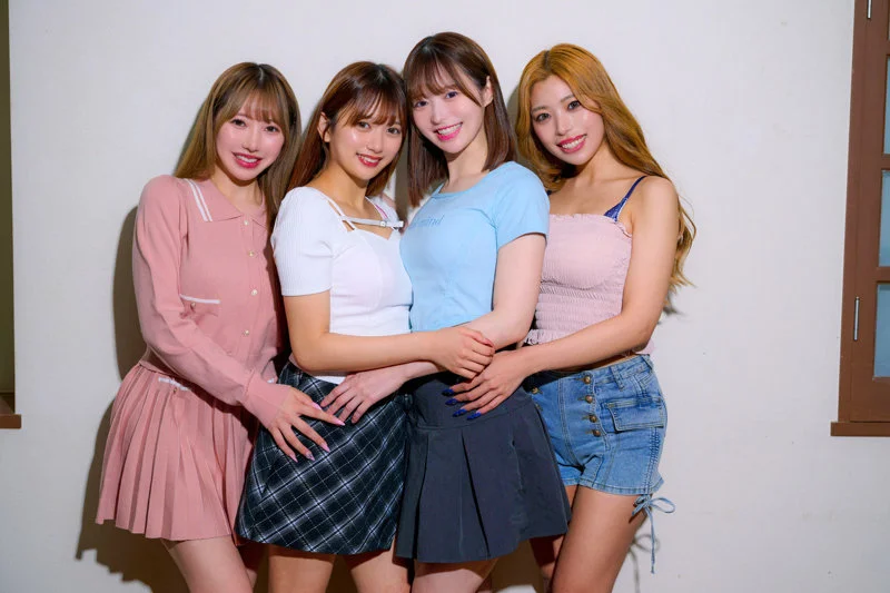 りお＆ひなた＆かりん＆ゆい 無料サンプル画像(1) 【素人の無料エロ動画紹介サイト「シロエロ」】